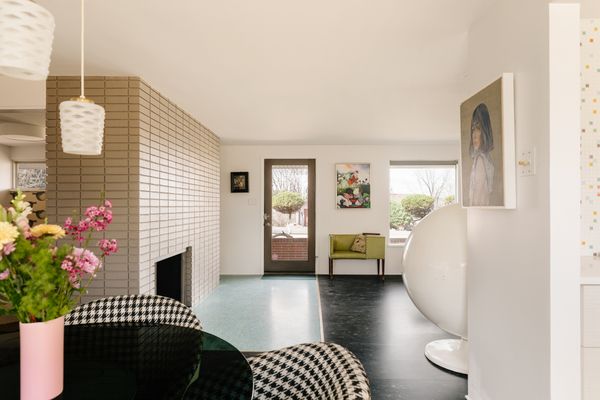 Take in Mountain Views From the Outdoor Living Room at This Revamped Midcentury Asking $1.1M