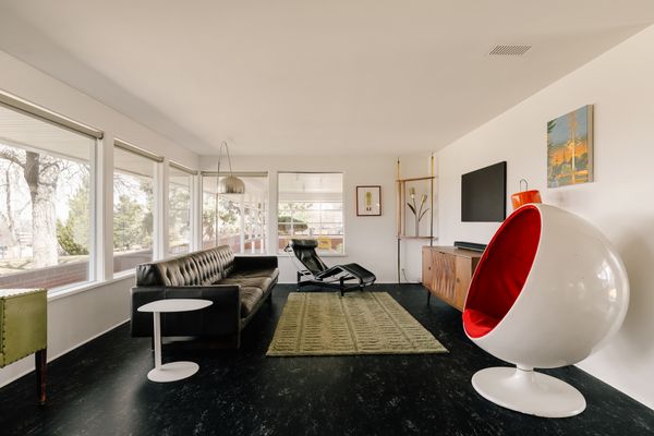 Take in Mountain Views From the Outdoor Living Room at This Revamped Midcentury Asking $1.1M