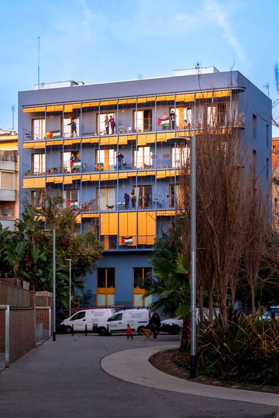 La Morada housing cooperative sits on a 2,690-square-foot plot in Barcelona’s Les Roquetes neighborhood that was granted to the co-op by Catalan nonprofit La Dinamo Fundació.