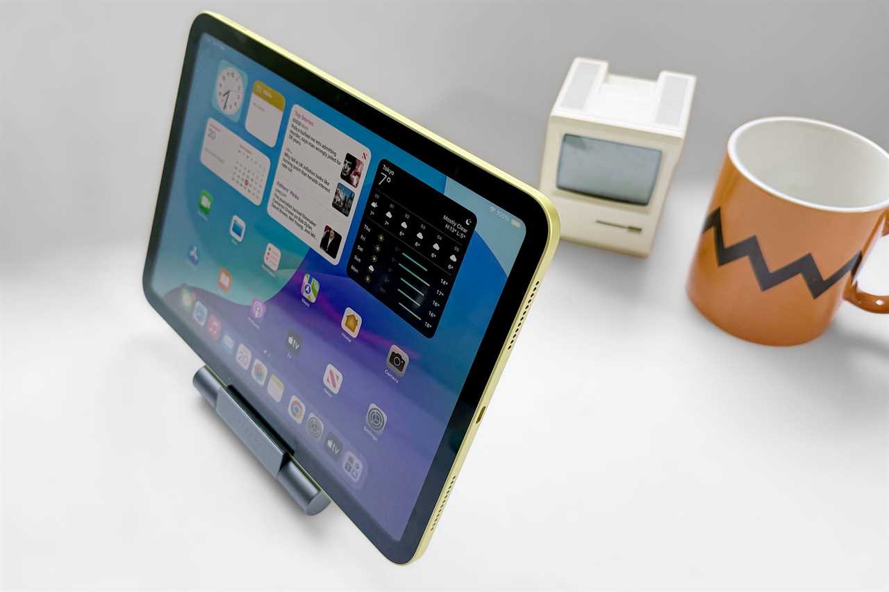 Satechi OntheGo Foldable Stand Hub – Best stand/dock for iPad