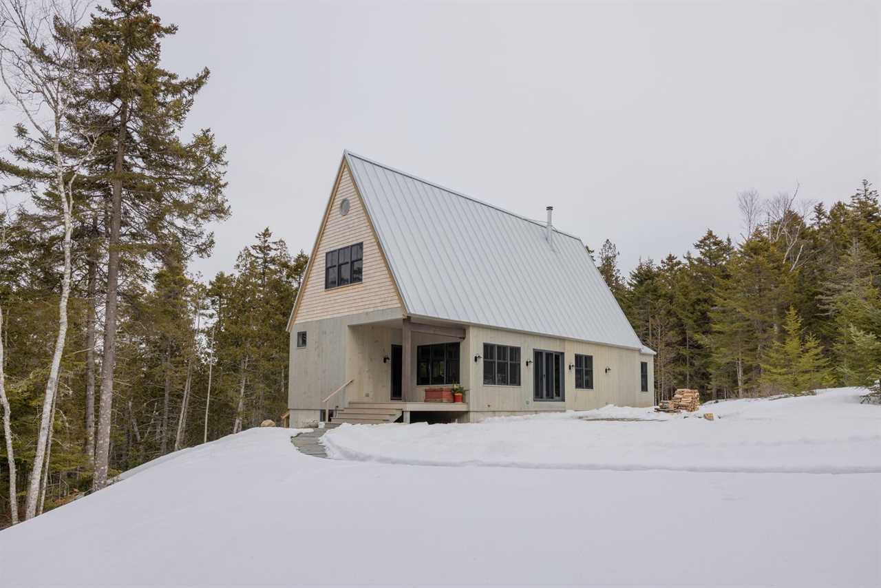 Construction Diary: How Japanese Minka Homes Inspired a Designer’s Coastal Cabin in Maine