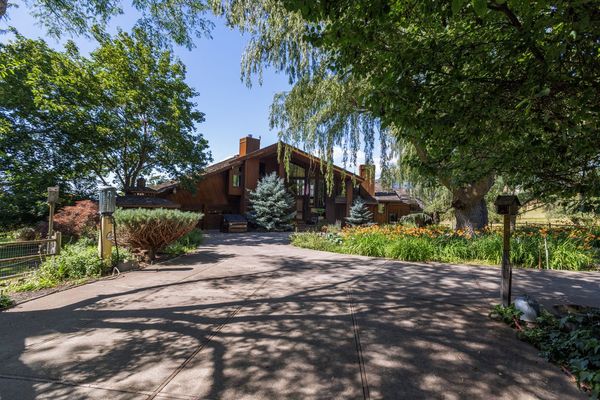 The Knott’s Berry Farm Family’s Oregon Ranch Is on the Market for $4.5M