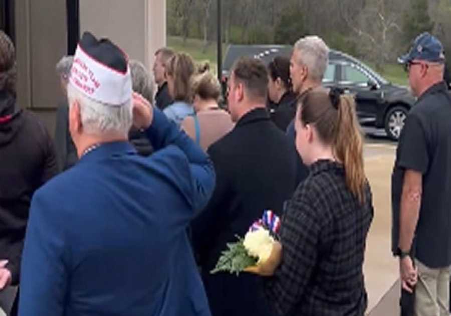 AMERICA: Hundreds of Strangers Show up for Funeral of Navy Veteran in Tennessee With No Known Living Relatives (VIDEO)