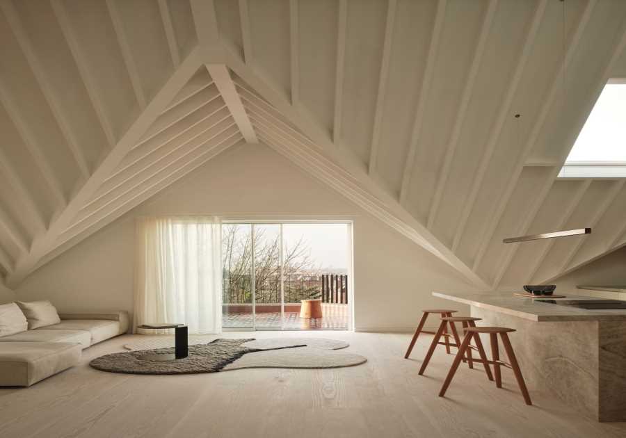 A Sculptural Ceiling Brings Oscar-Worthy Levels of Drama to This Reworked London Flat