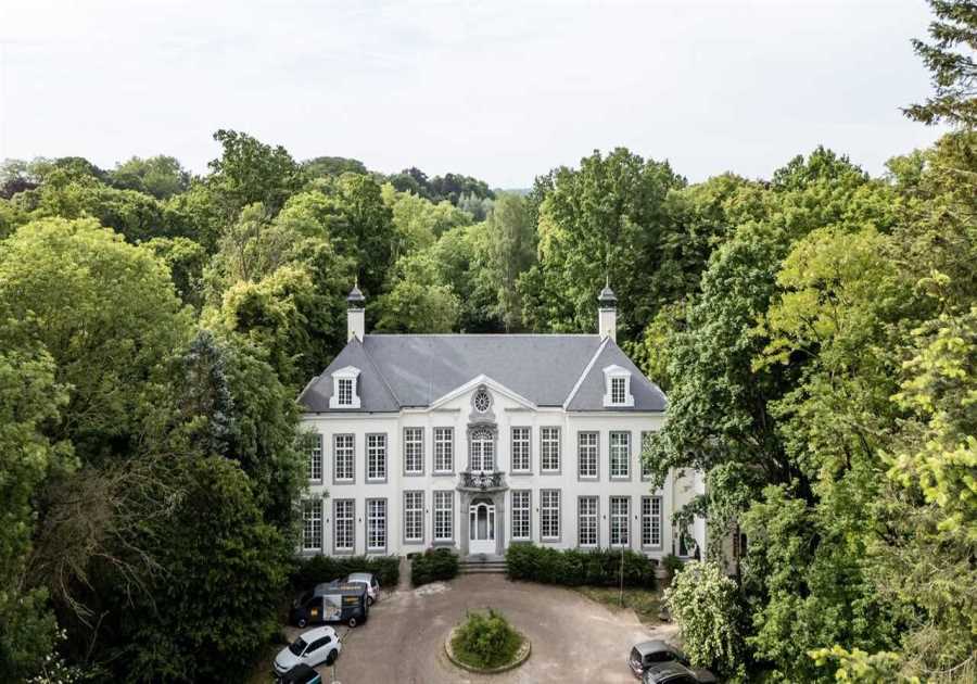This Belgian Castle Was Once a Retreat for the Wealthy. Now Solo Agers Call It Home