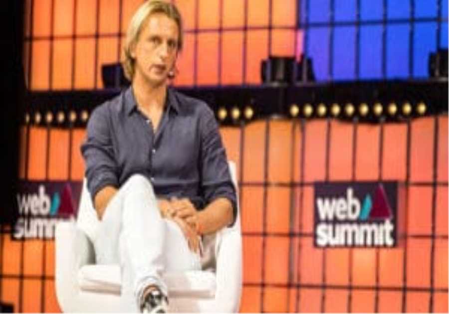 Revolut posts record £1.7bn profit as it eyes UK credit card launch