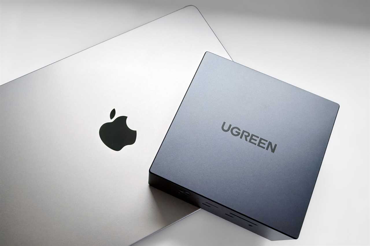 Ugreen Maxidok 17 in 1 Thunderbolt 5 Docking Station on MacBook