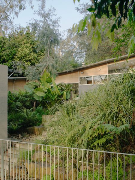 An Expansion Preserves What Makes This Brisbane Midcentury So Renowned