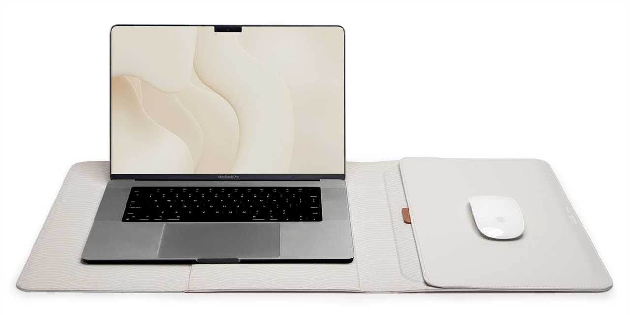 Orbitkey Hybrid Laptop Sleeve – Sleeve folds out to comfortable desk mat