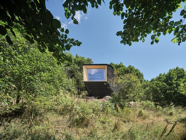 This Tiny Cabin in Spain Is Pretty Impressive for a Student Project
