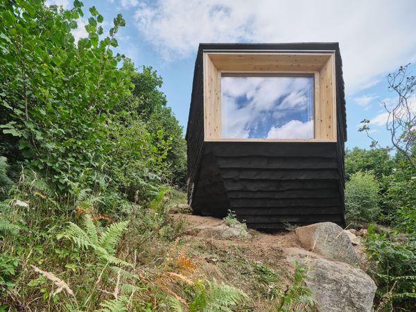This Tiny Cabin in Spain Is Pretty Impressive for a Student Project