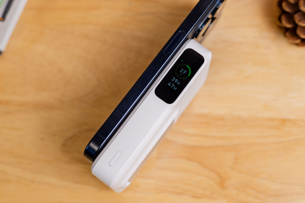 Anker Qi2 MagGo Power Bank (10K) - Great magnetic power bank display