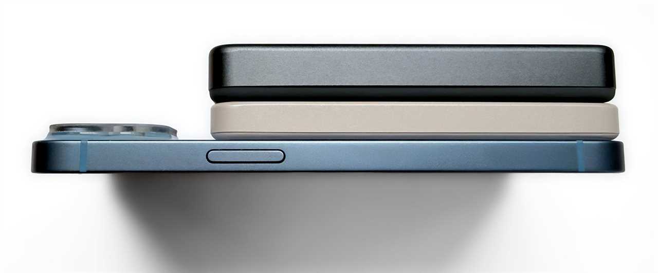 Twelve South PowerCapsule 5K and 10K iPhone side