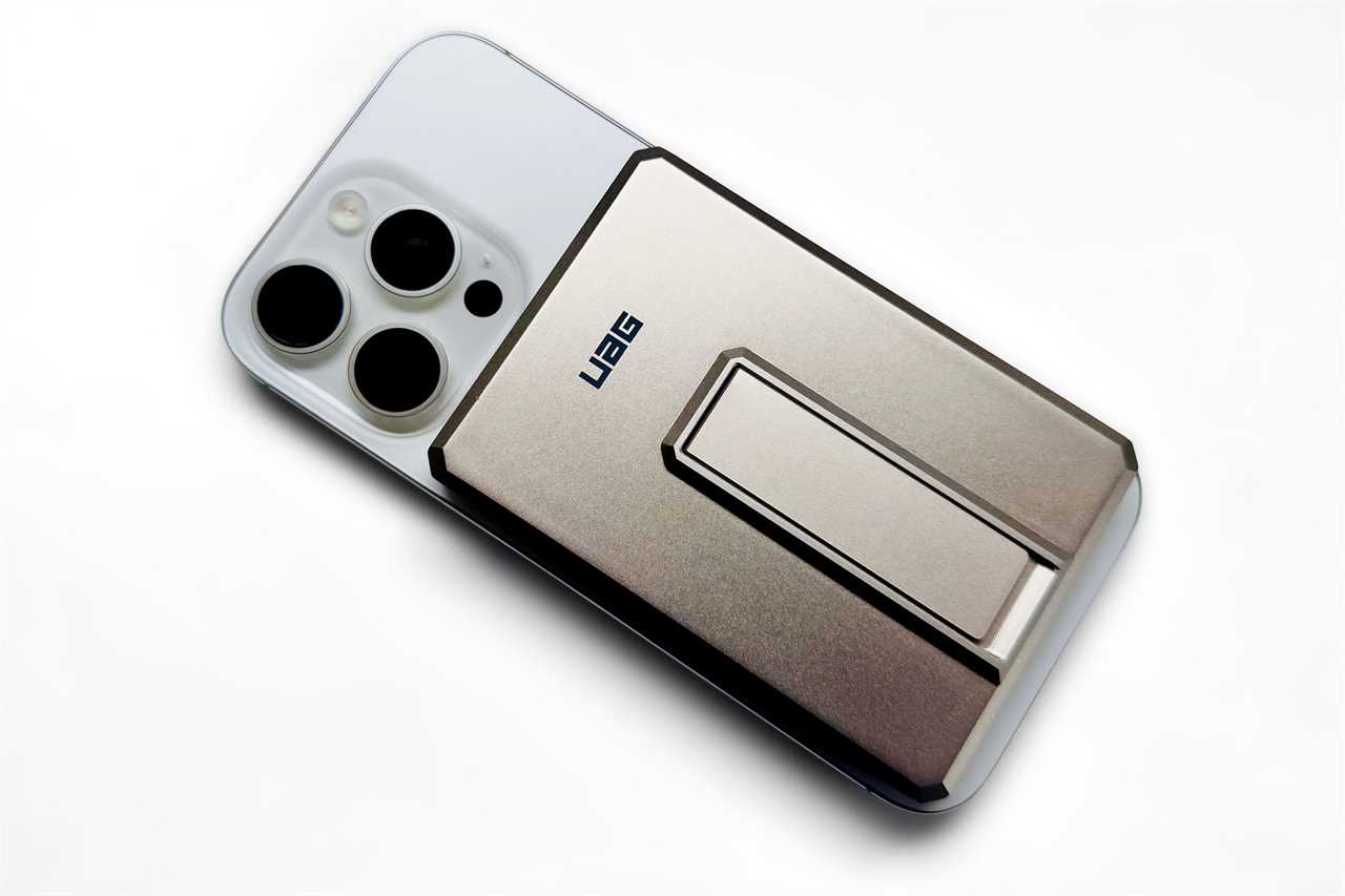 UAG SRGE Slim 5K Power Bank with Stand – Impressive test score for a 5K