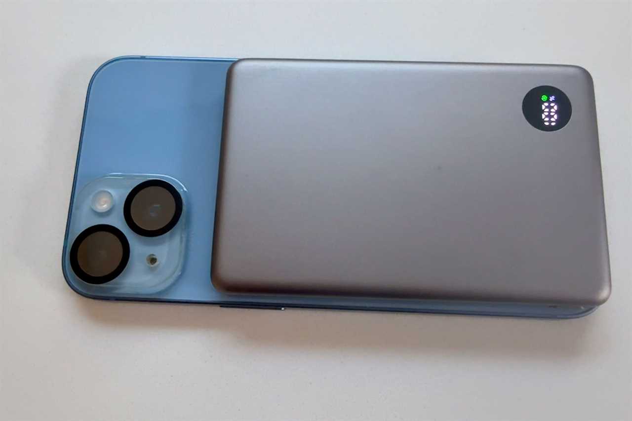 PhoneSuit Elite Mag Slim 5K – Super-slim 5K battery pack with display