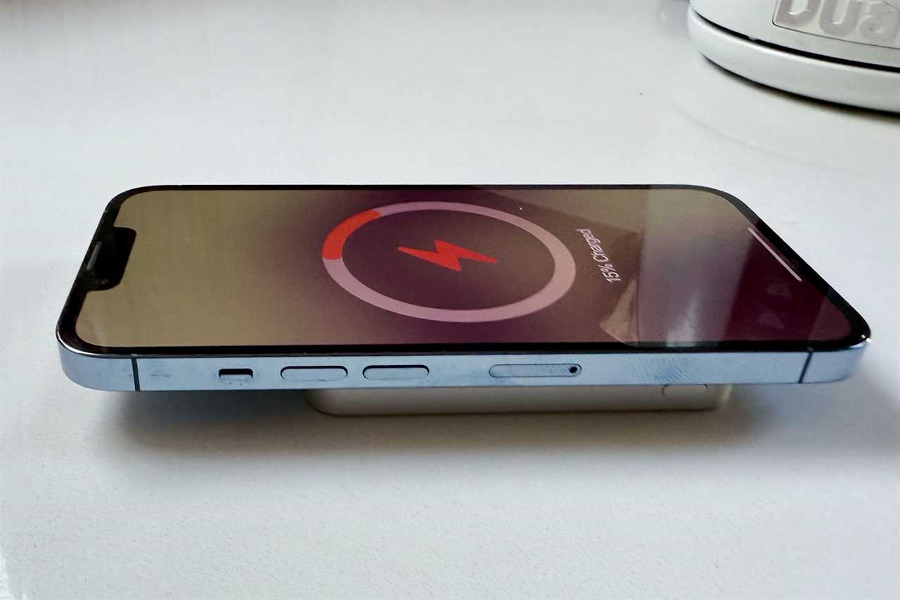 Infinacore M3 Mini Wireless 5K Power Bank – Smallest, lightest magnetic power bank