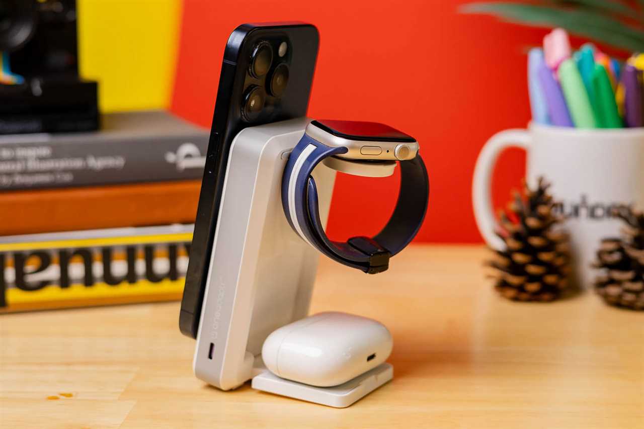 OneAdaptr OneGo – Best 3-in-1 power bank with simultaneous Watch and AirPods chargers