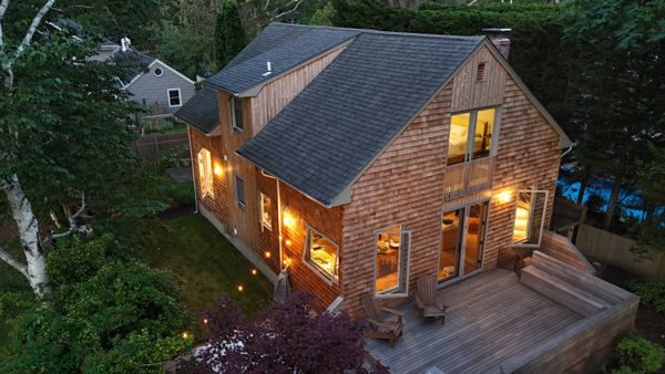 The 2,000-square-foot weekend house has 2 beds and 2 baths.