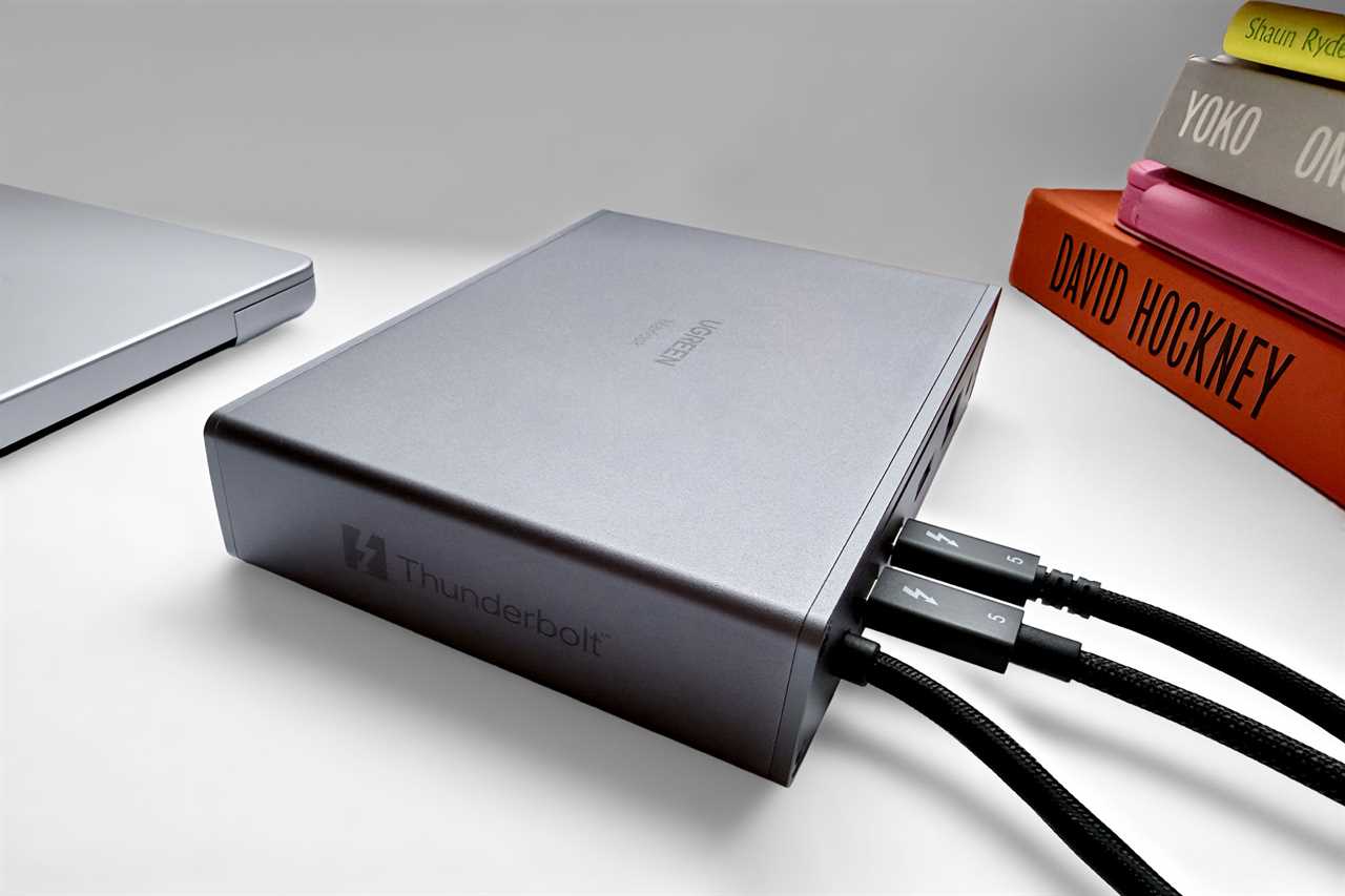 Ugreen Maxidok 10 in 1 Thunderbolt 5 Docking Station TB ports