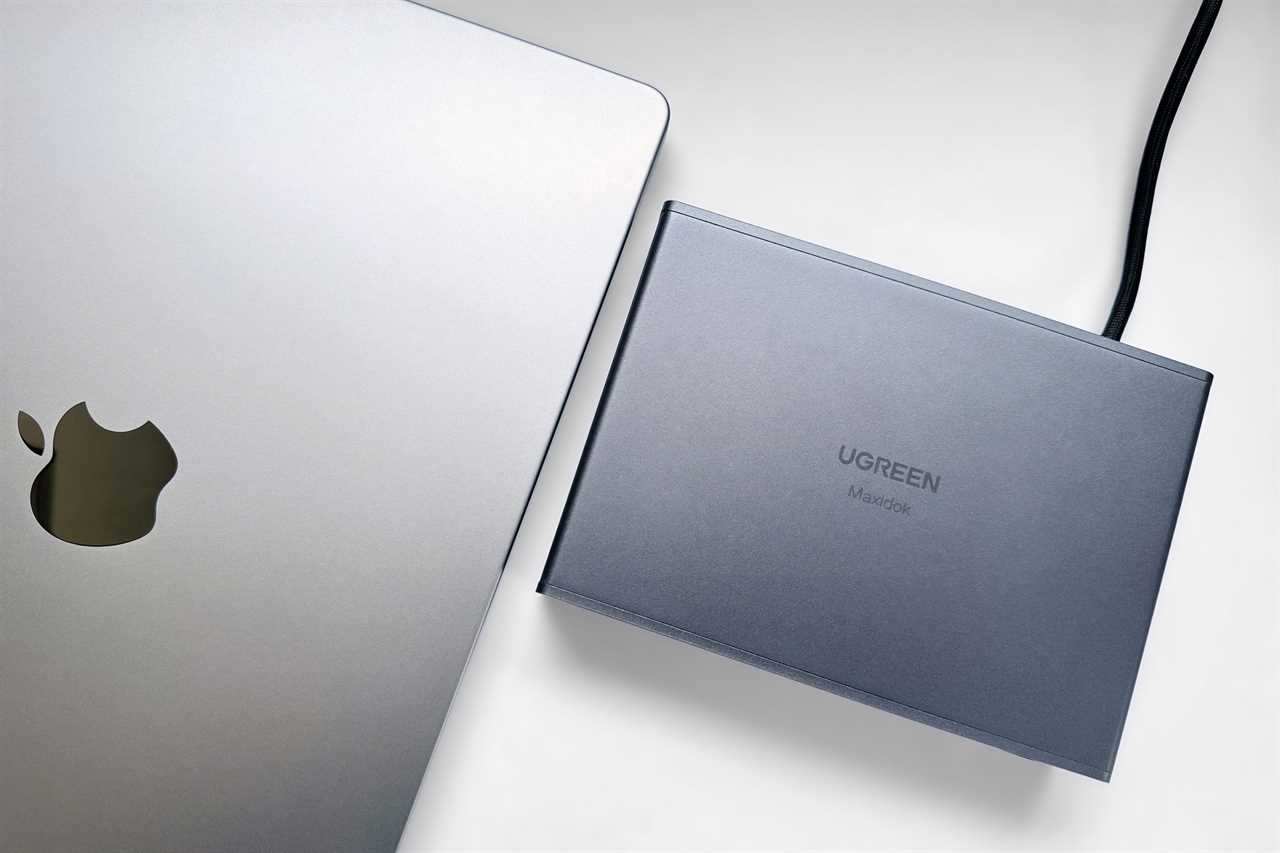 Ugreen Maxidok 10 in 1 Thunderbolt 5 Docking Station and MacBook