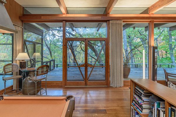 The Bedrooms Cantilever Over the Woods in This $1.6M Missouri Midcentury
