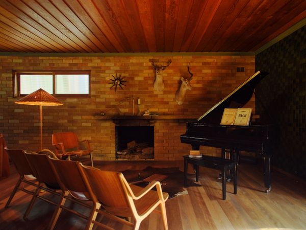 Australian Designer Claire Perini’s Renovated Midcentury Is Soaked in ’70s Soul