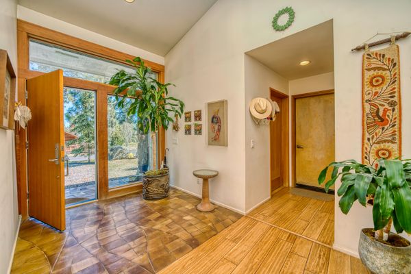 Brent Bennett, the ceramic artist who designed the home, included much of his own work in the home, including the "hand-made foyer floor tile, one-of-a-kind glazed vanity sinks, and fully tiled hand-designed relief ceramic shower enclosure."