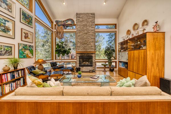 The Mountain Home of a Ceramicist Seeks $629K in Southern California