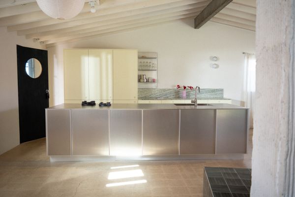 It Took Over a Year to Bring This SoCal Midcentury From Flea-Infested to a Soft Industrial Dream