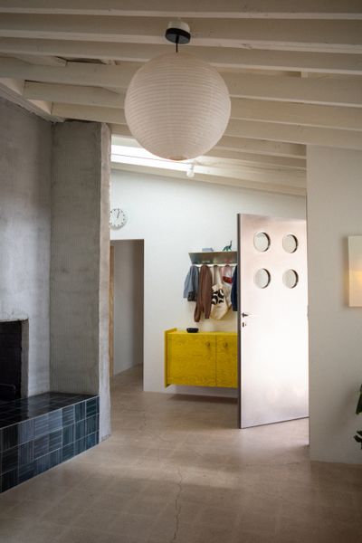 It Took Over a Year to Bring This SoCal Midcentury From Flea-Infested to a Soft Industrial Dream