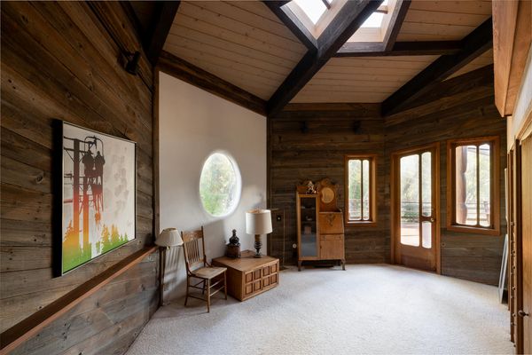 The ’70s Are Alive and Well in This Curvaceous SoCal Home Seeking $2.5M