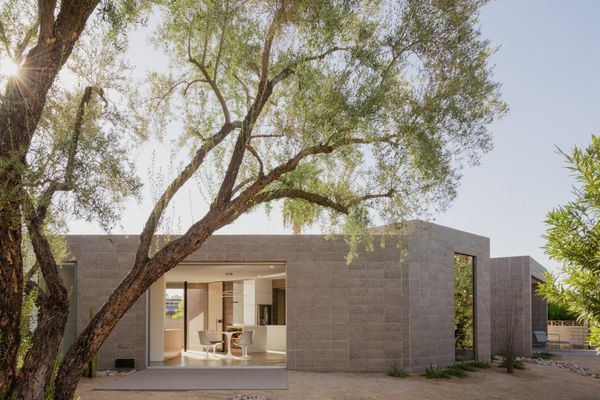 You’d Never Guess This Concrete ADU Is Part of a Phoenix Golf Community