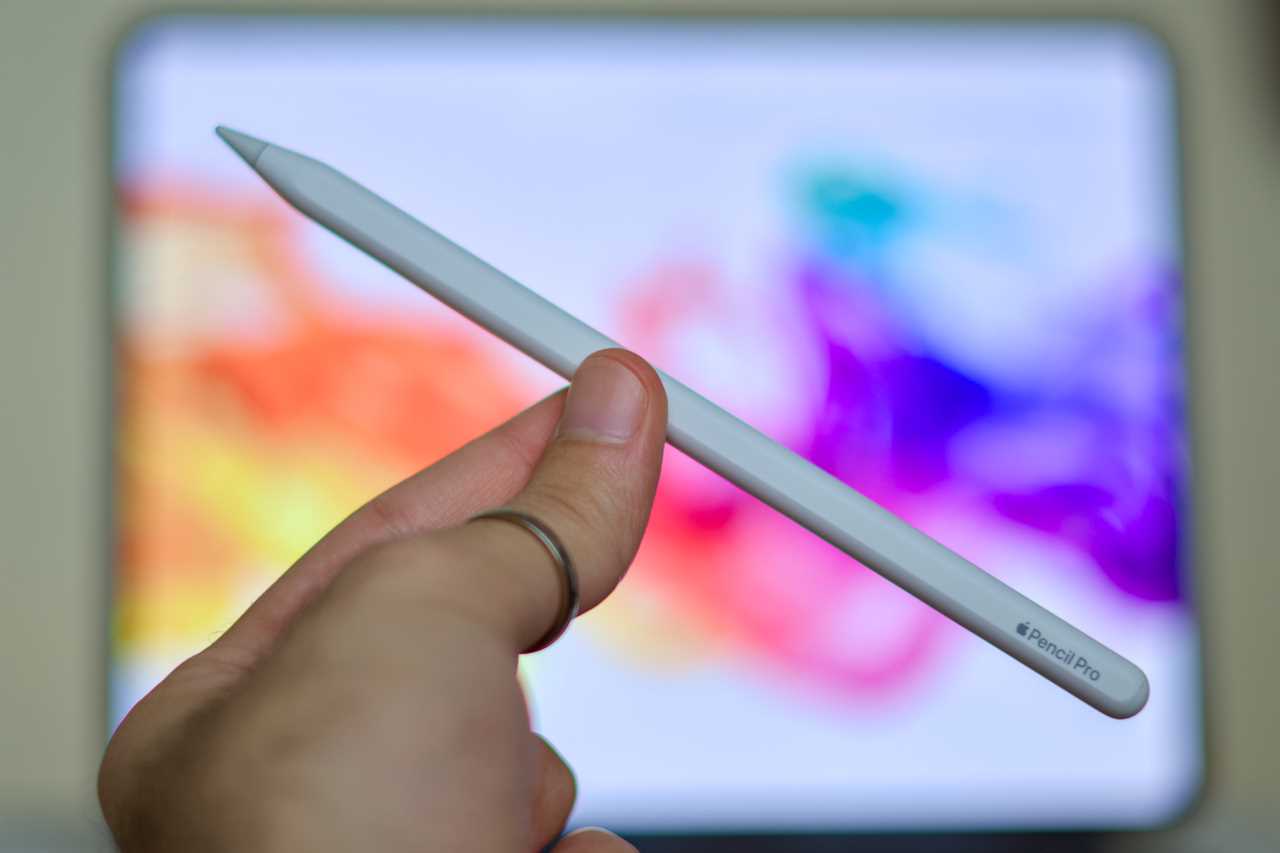 Apple Pencil Pro in front of iPad Pro M4