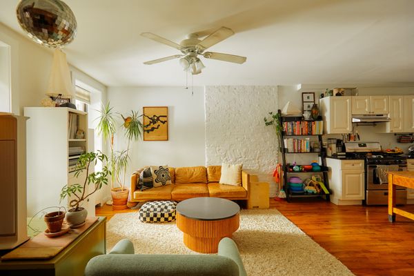 Emily Taylor and Drew Simel’s brownstone apartment in Brooklyn, New York, was one of the Paul and Niko's favourite case studies in the book. "It was very clever,