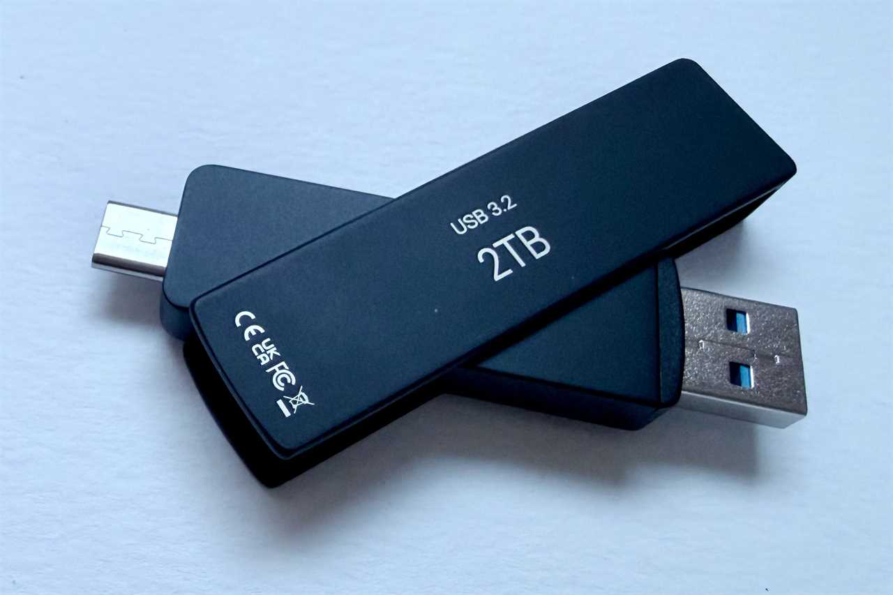 PNY DUO LINK V3 USB 3 2 Gen 2 Type C Dual Flash Drive 2TB