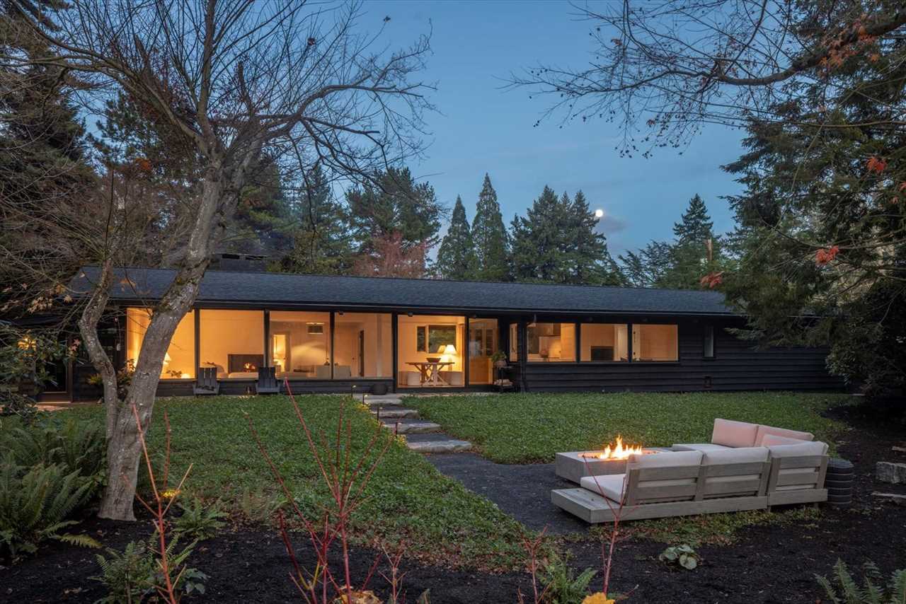 In Portland, a Matte-Black Midcentury With Minimalist Interiors Seeks $1.1M