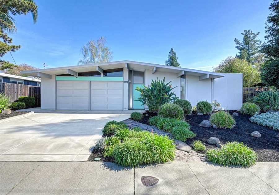 For $1.3M, You Can Scoop Up a Mint-Condition Bay Area Eichler