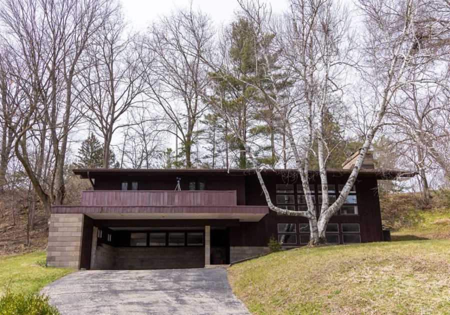 One of Frank Lloyd Wright’s Apprentices Designed This $380K Wisconsin Midcentury