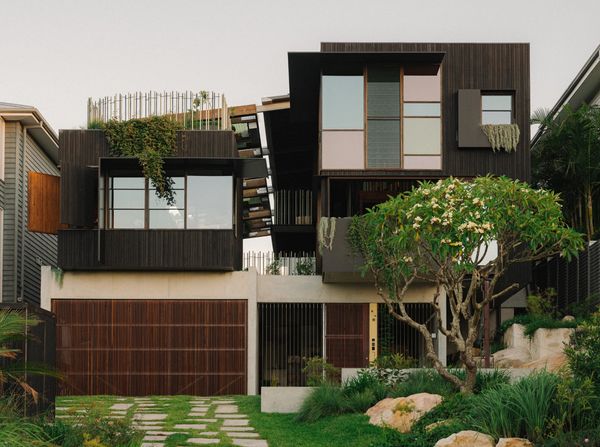 The Natural Swimming Pool at This Australian Home Also Nurtures the Landscaping