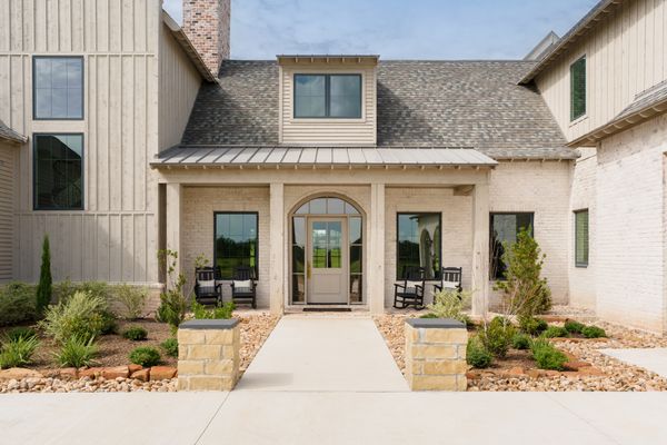 Wide-Open Land Surrounds This New Texas Build Seeking $3.4M