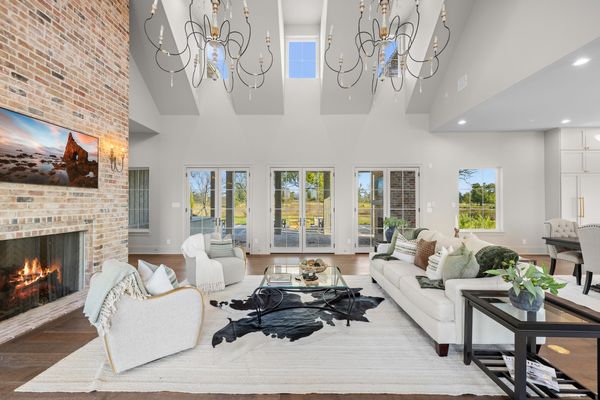 Wide-Open Land Surrounds This New Texas Build Seeking $3.4M