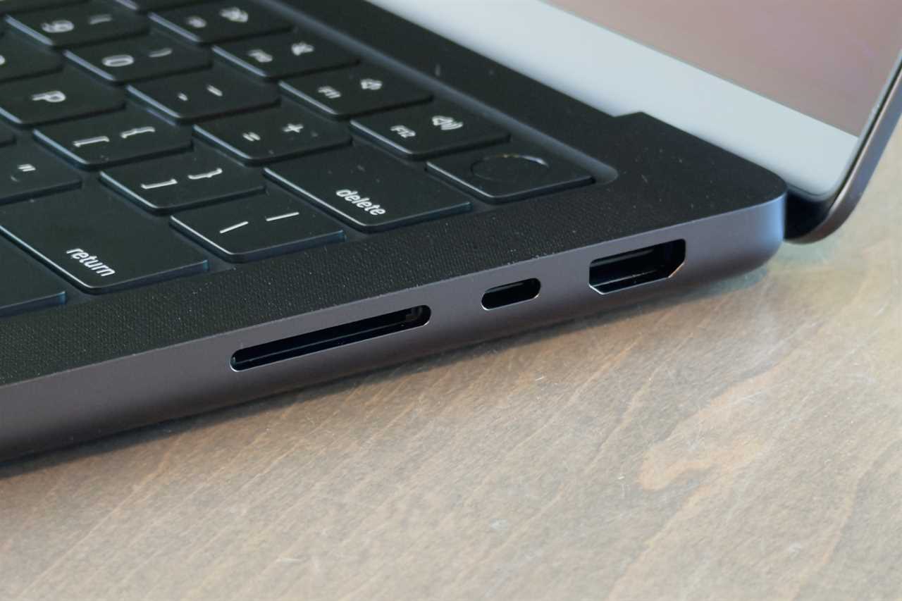 m5 macbook pro hdmi