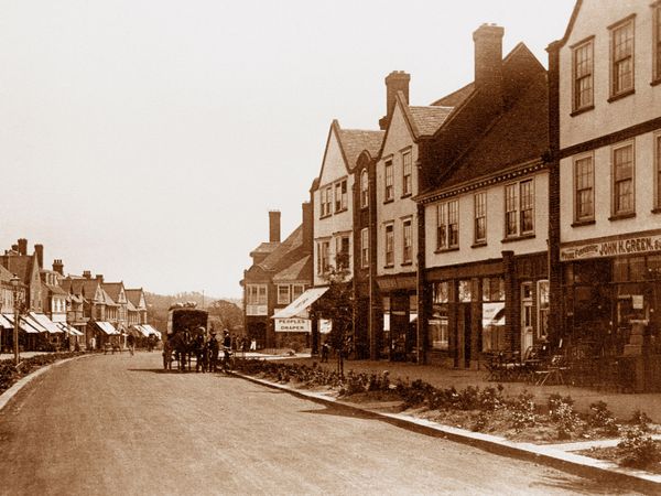 A 1909 street view of Letchworth.