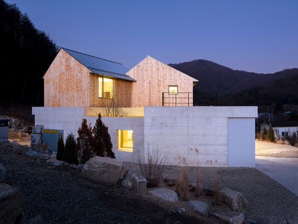 Kissing Gables Perched Atop a Plinth Form a Retired Couple’s Home in South Korea