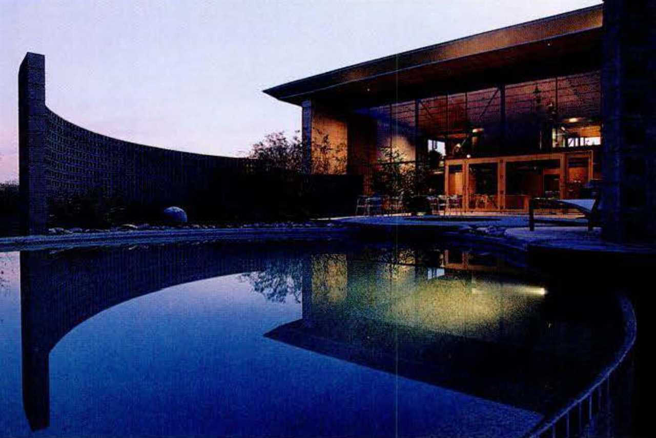 From the Archive: With Rammed Earth Walls and Flagstone Flooring, This Desert Home Matched Its Site