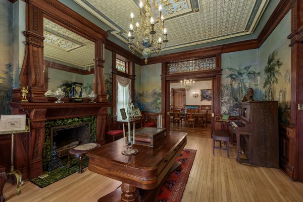 Asking $1.9M, This Gilded Age Missouri Estate Is a Slice of History