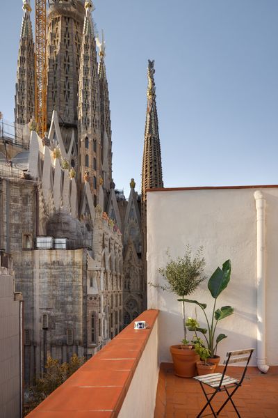You can see the Sagrada Familia from a patio of the penthouse apartment Serboli Bureau renovated for Carlos García and Victor Gómez.