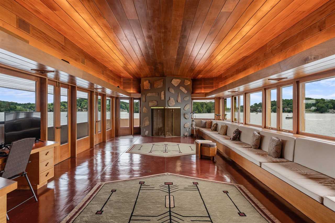 Is This a Real Frank Lloyd Wright House?