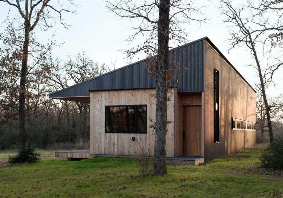 How They Pulled It Off: A Self-Built Texas Farmhouse Designed Around the Views