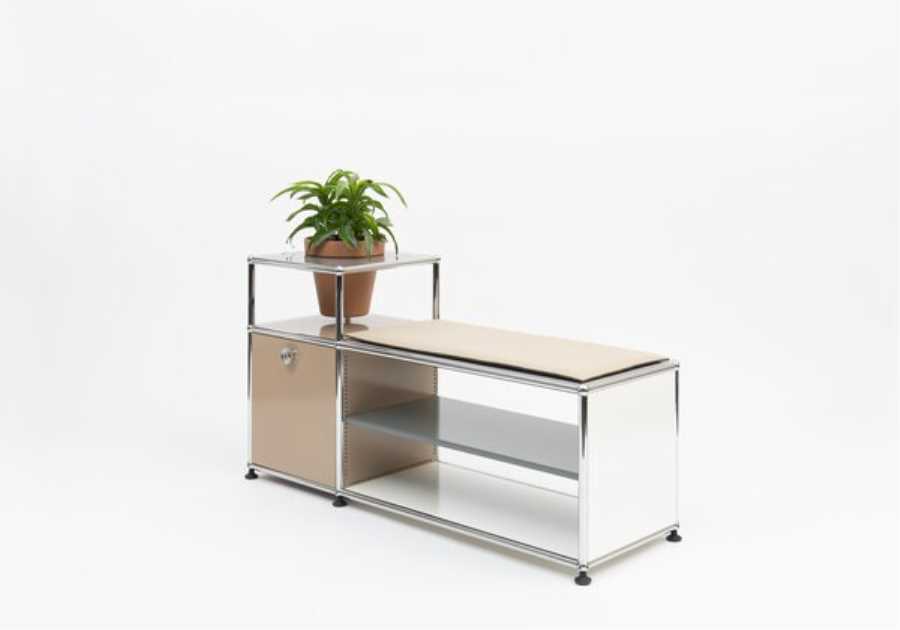 Why Are These Sleek Shelving Systems From the ’60s Suddenly Everywhere?
